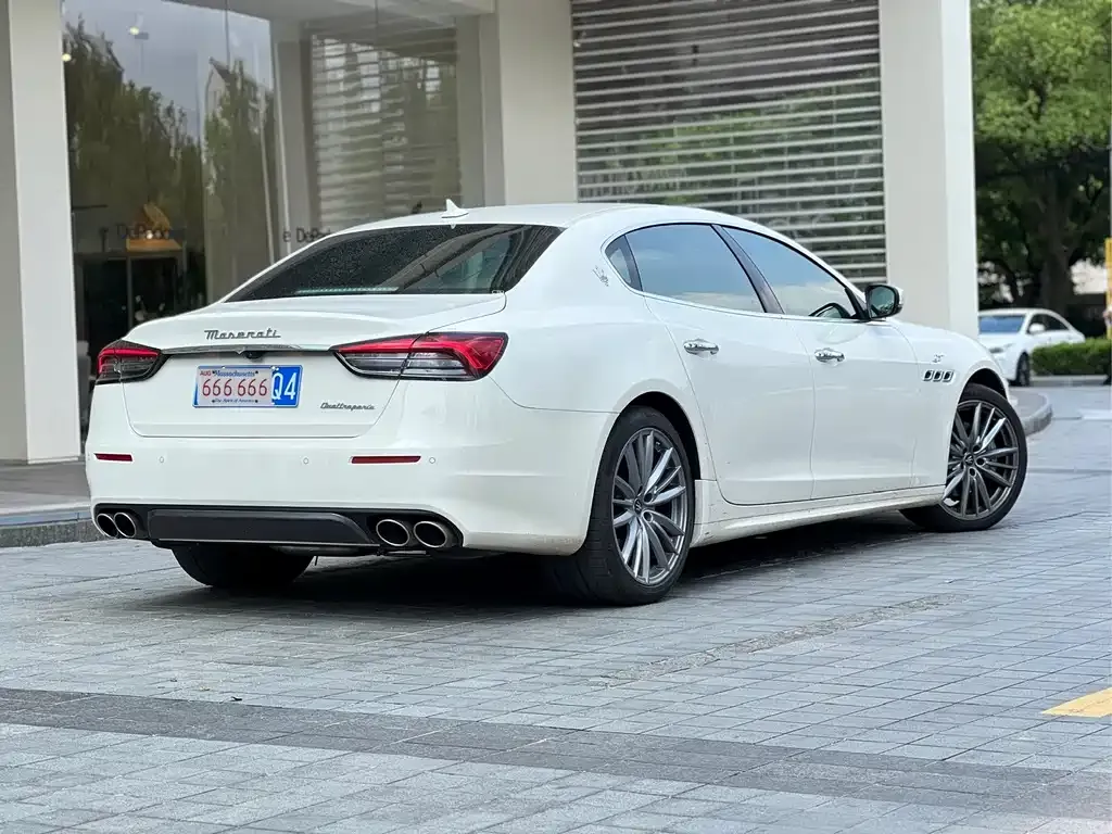 Maserati Quattroporte — фото 2