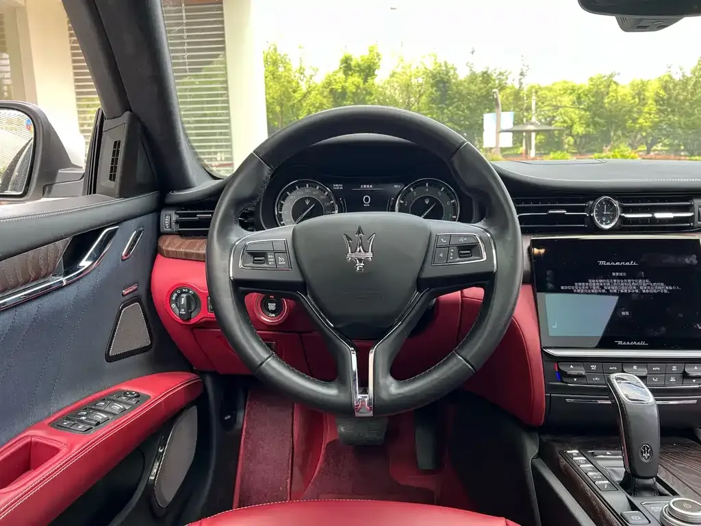 Maserati Quattroporte — фото 8
