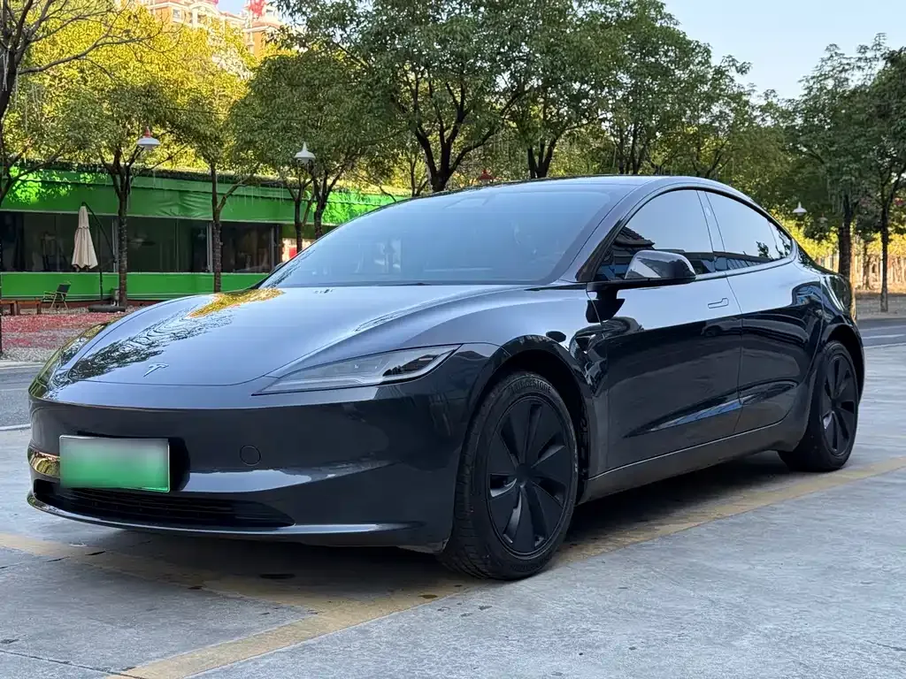 Tesla Model 3 — фото 1