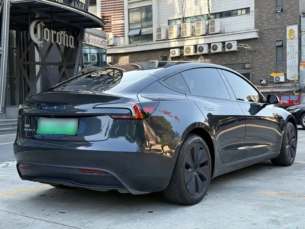 Tesla Model 3 — фото 3