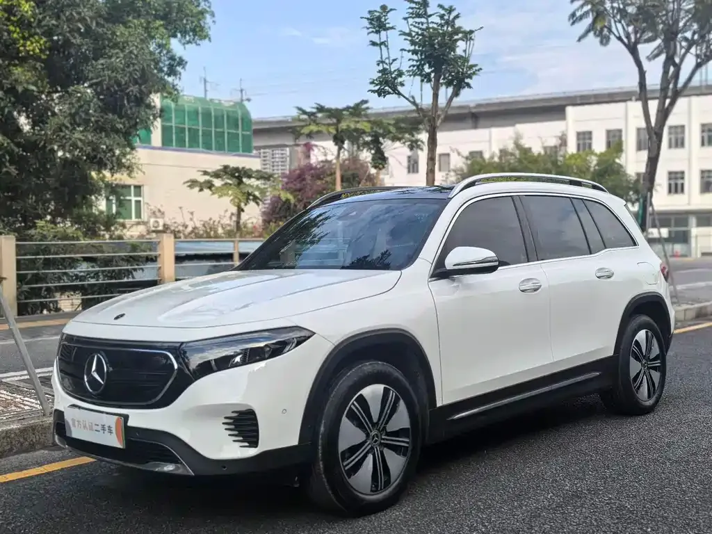Mercedes-Benz EQB — фото 1
