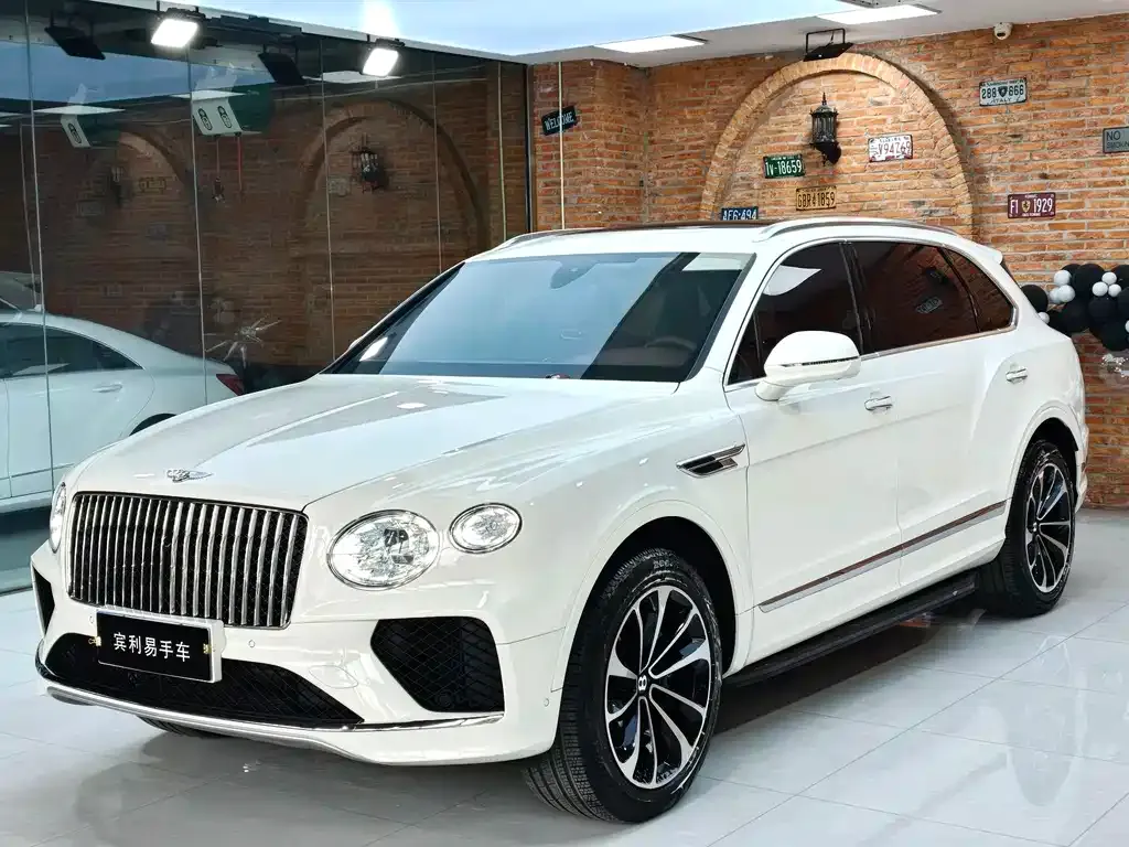 Bentley Bentayga — фото 1