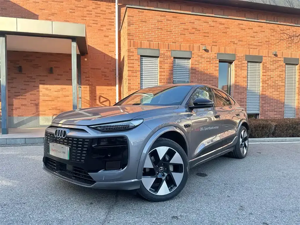 Audi Q6L Sportback e-tron — фото 1