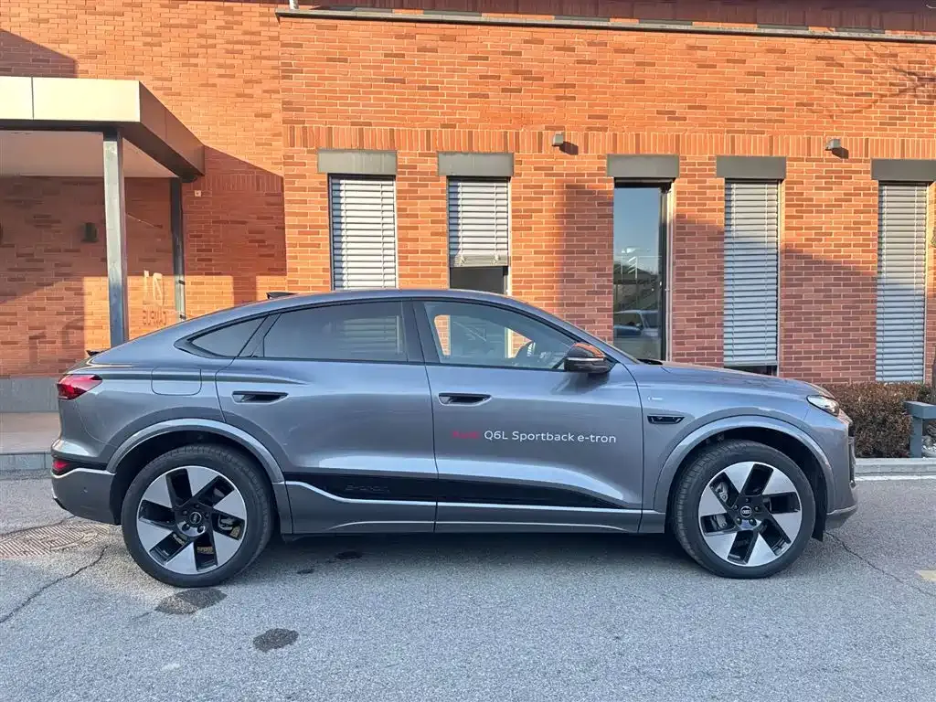 Audi Q6L Sportback e-tron — фото 8