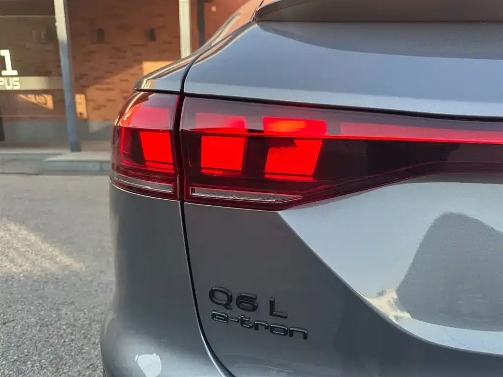 Audi Q6L Sportback e-tron — фото 2