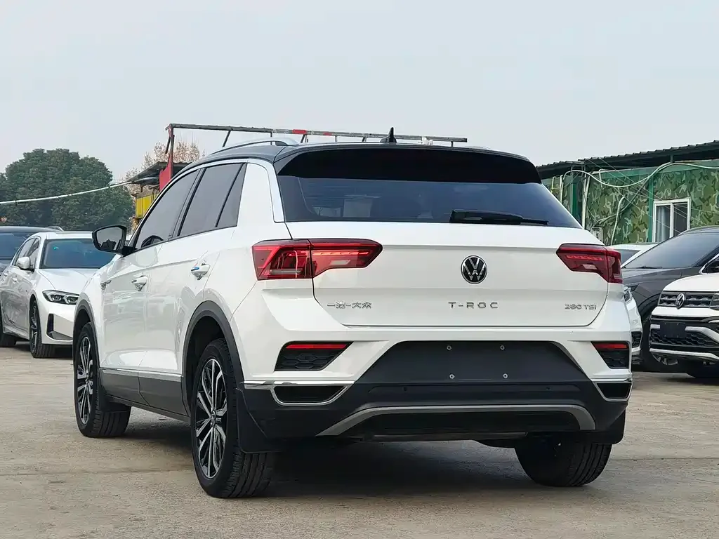 Volkswagen T-Roc — фото 8