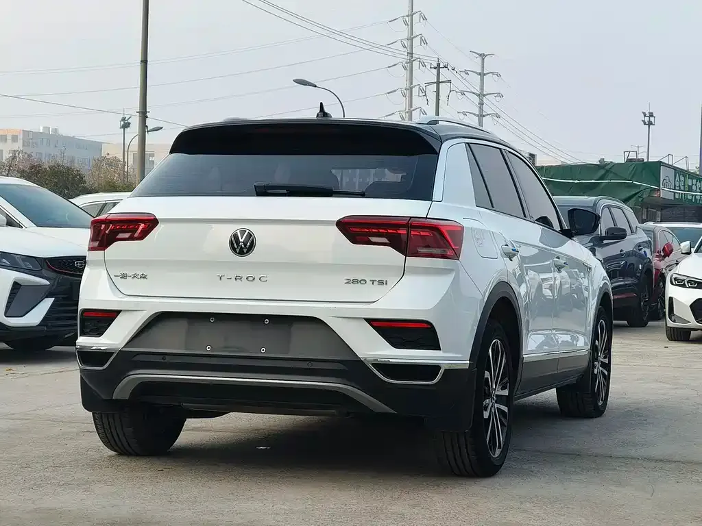 Volkswagen T-Roc — фото 9