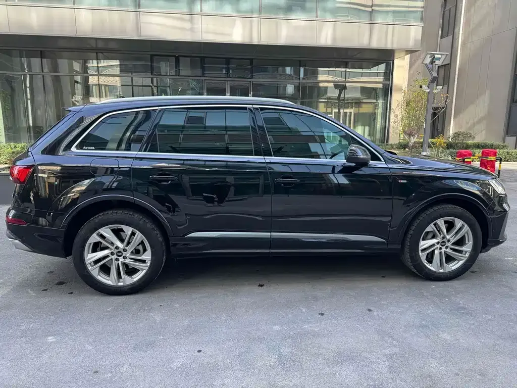 Audi Q7 — фото 10