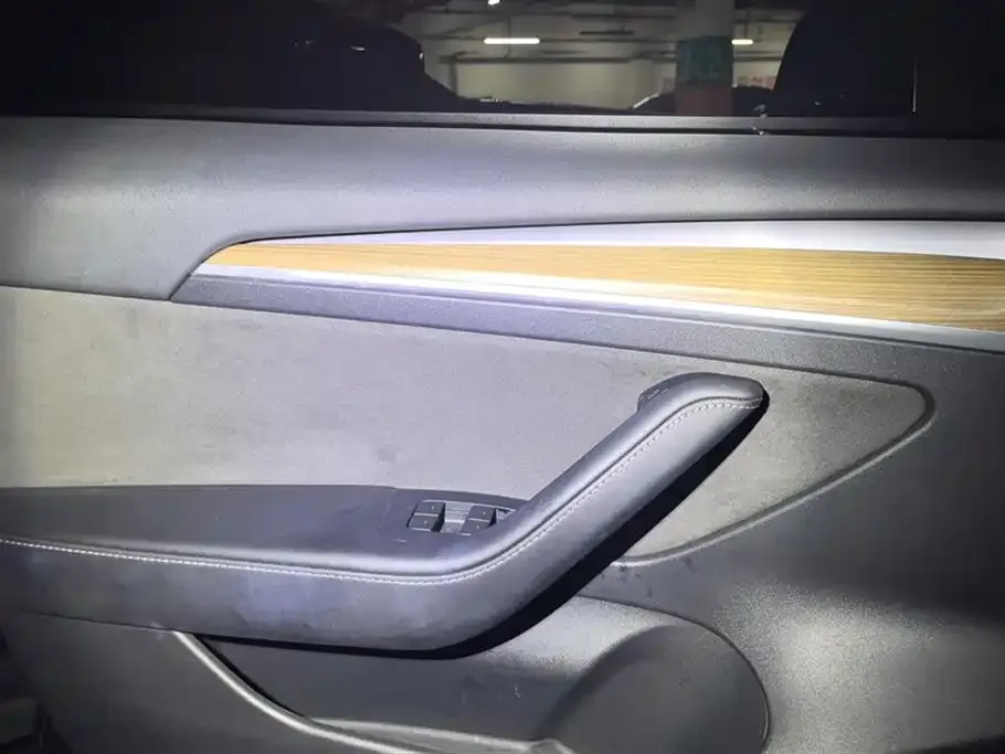 Tesla Model 3 — фото 4