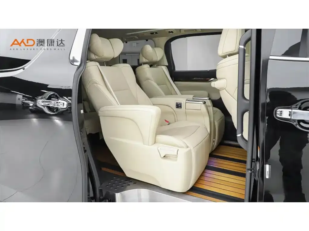 Toyota Alphard — фото 5