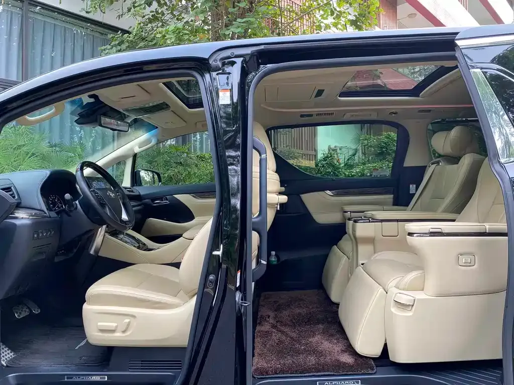 Toyota Alphard — фото 9