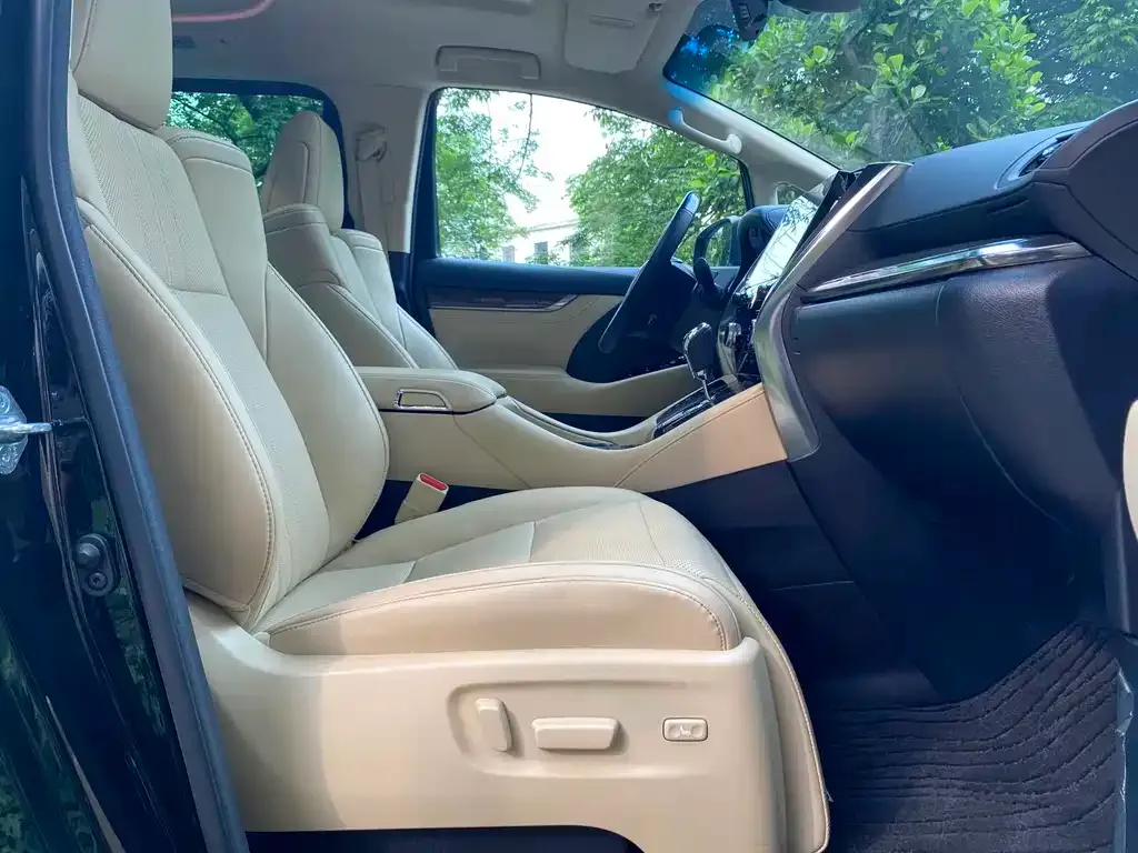 Toyota Alphard — фото 4