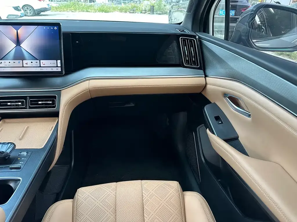 BYD L DM-i — фото 6