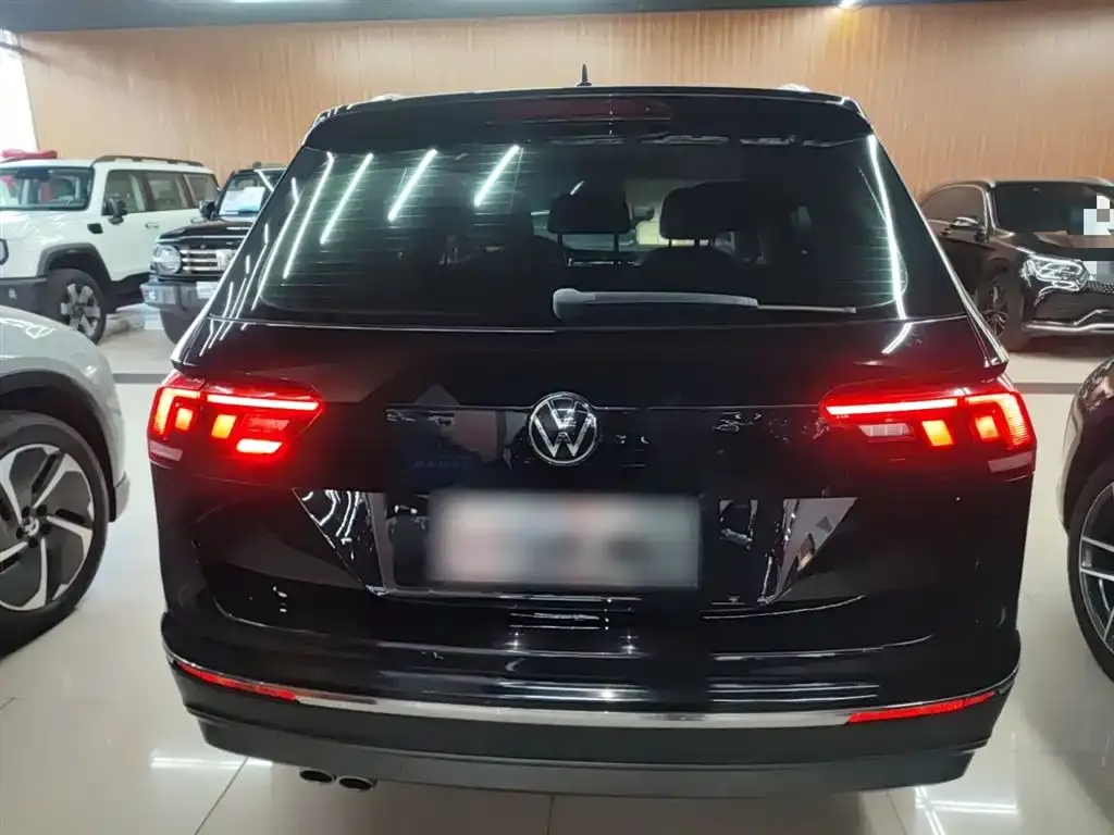 Volkswagen Tiguan L — фото 2