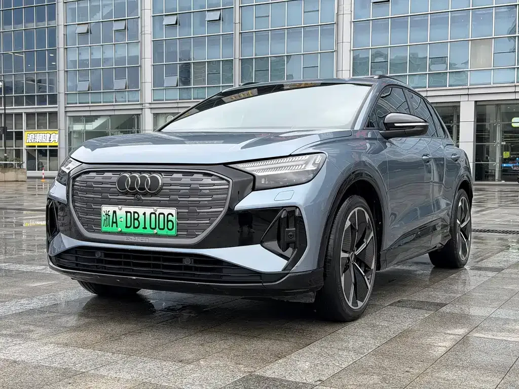 Audi Q4 e-tron — фото 1