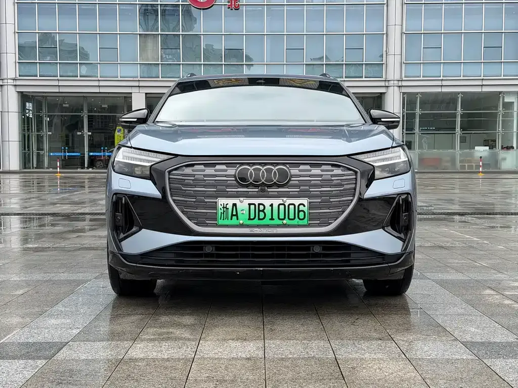 Audi Q4 e-tron — фото 2