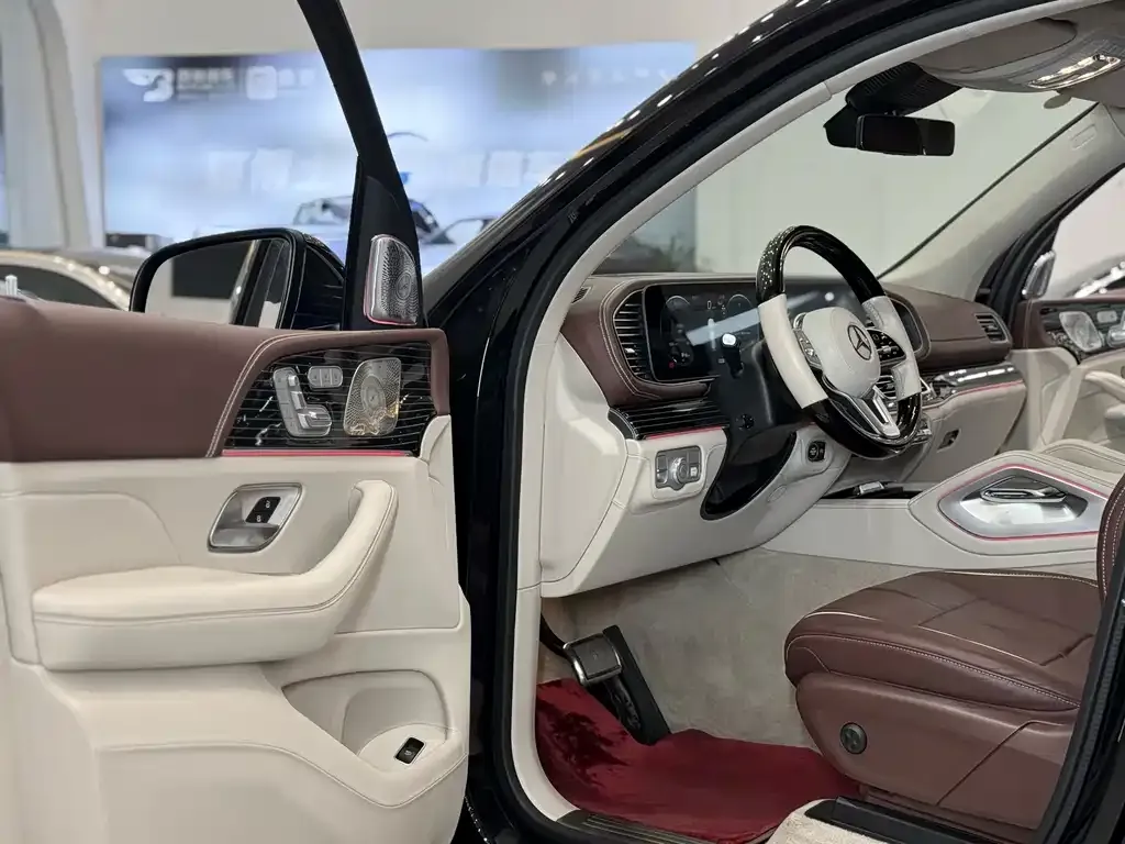 Mercedes-Benz GLS — фото 10