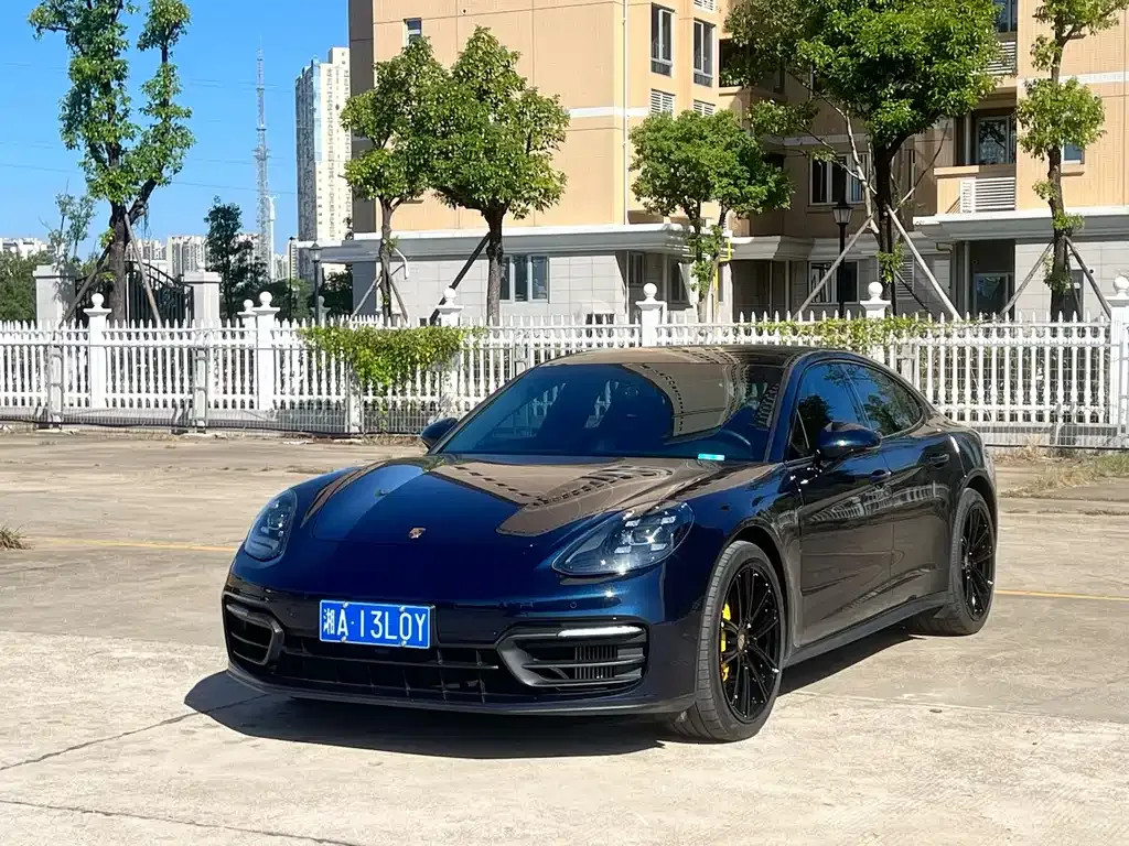 Porsche Panamera — фото 1