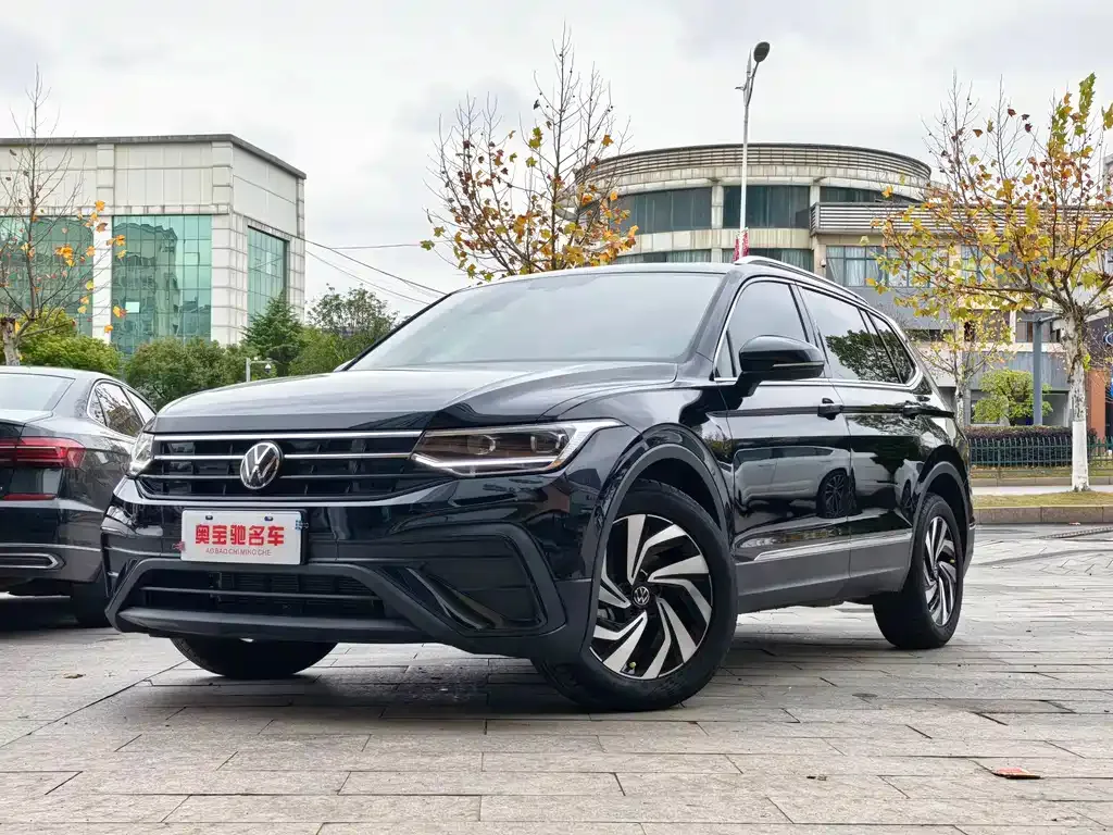 Volkswagen Tiguan L — фото 1