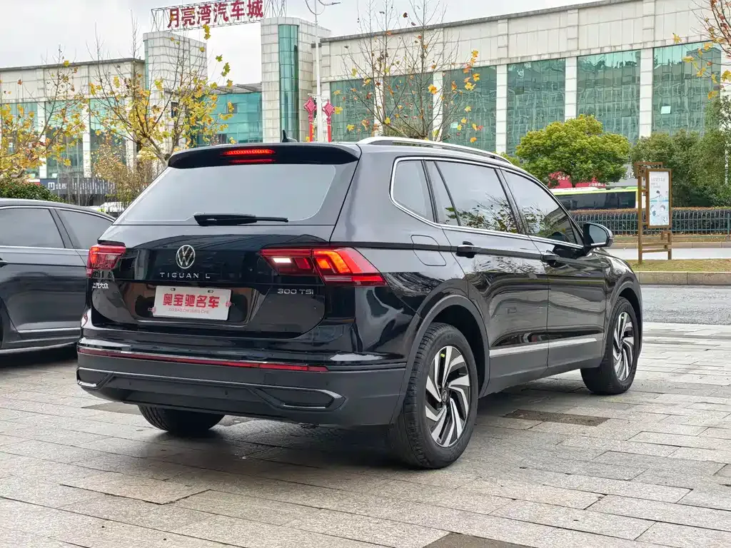 Volkswagen Tiguan L — фото 9