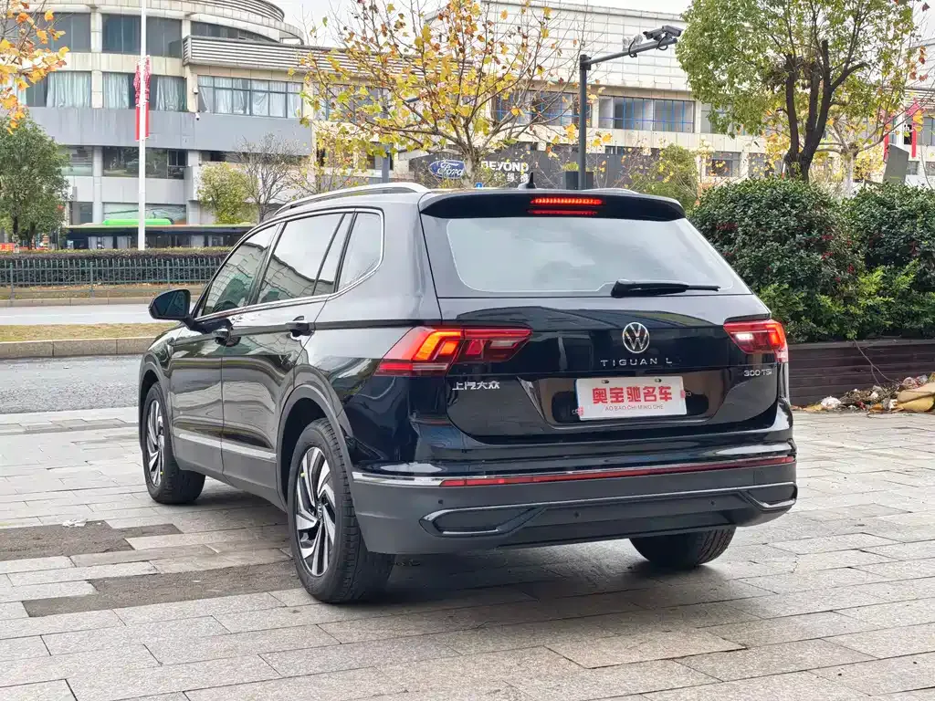 Volkswagen Tiguan L — фото 6