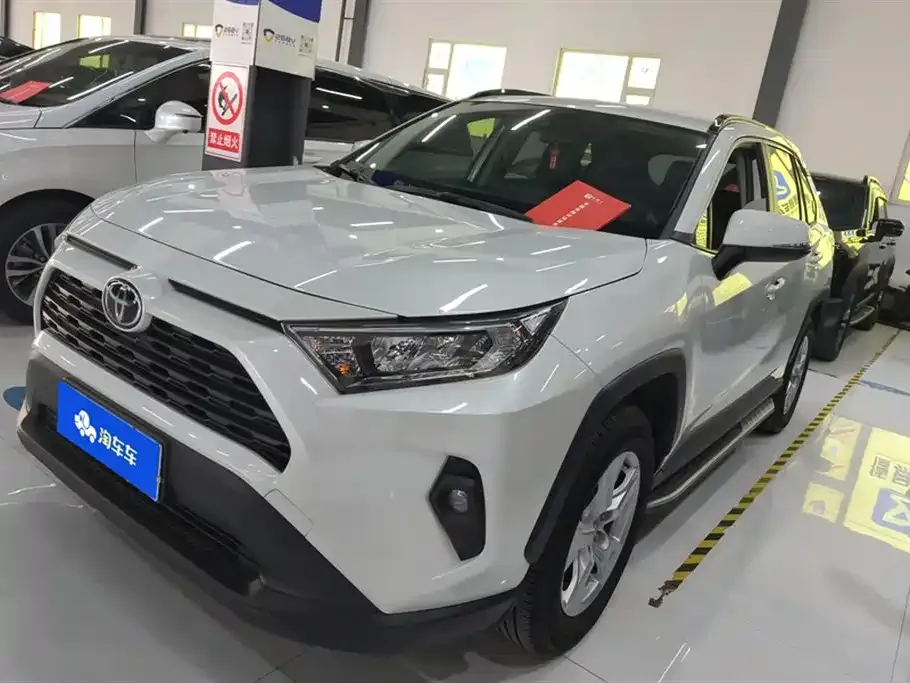 Toyota RAV4 — фото 1