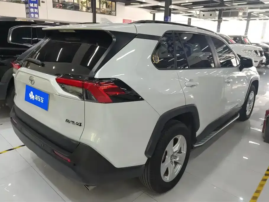 Toyota RAV4 — фото 3