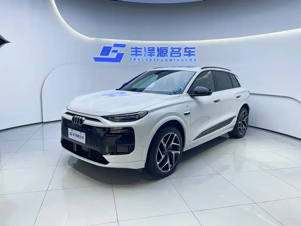 Audi Q6L e-tron — фото 1