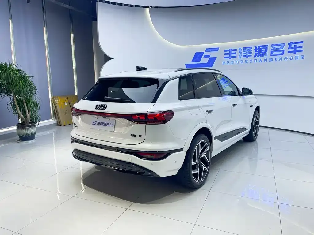 Audi Q6L e-tron — фото 10