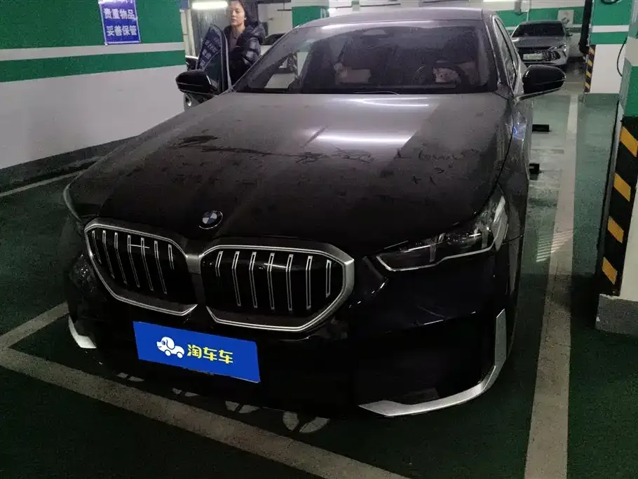 BMW 5 Series — фото 1