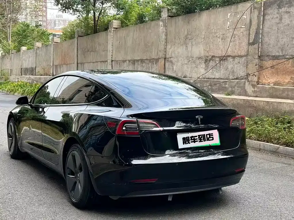Tesla Model 3 — фото 5