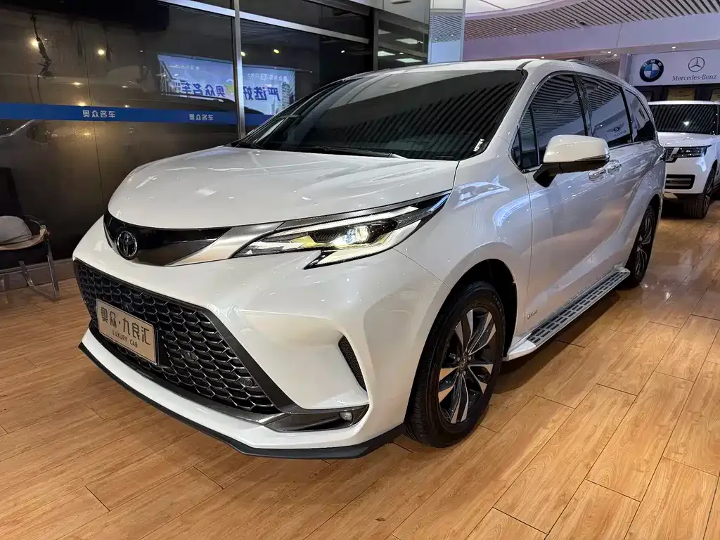 Toyota Granvia — фото 1