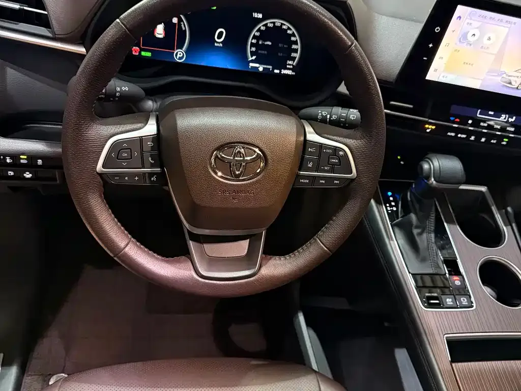 Toyota Granvia — фото 5