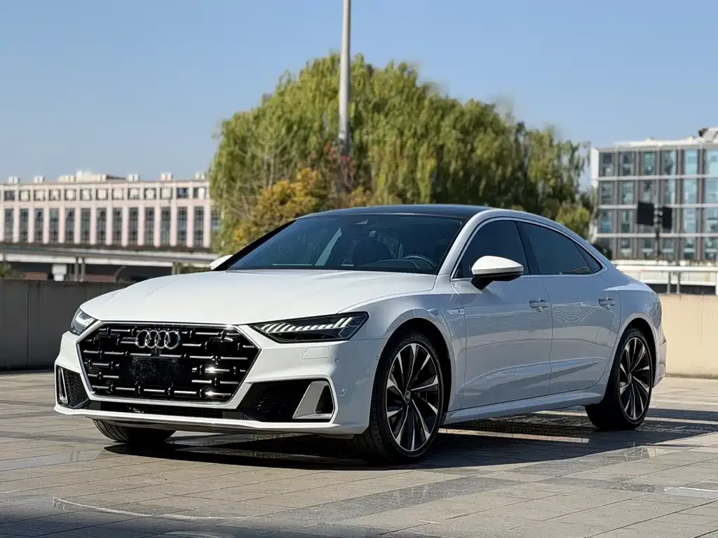 Audi A7L — фото 1
