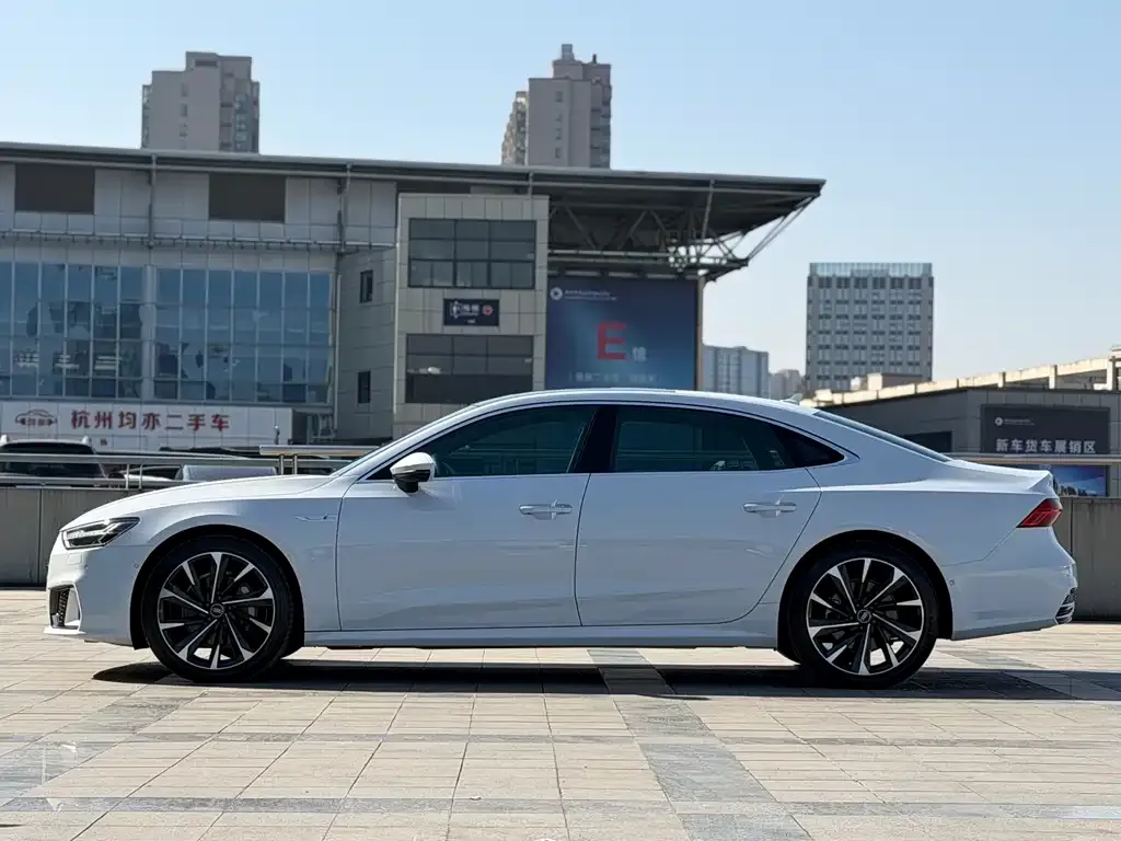 Audi A7L — фото 3