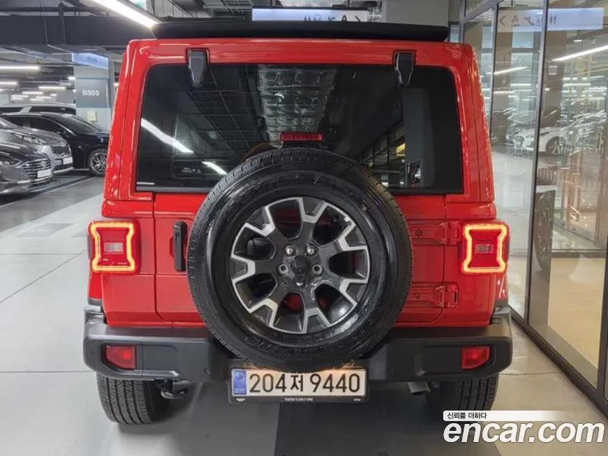 Jeep Wrangler — фото 9