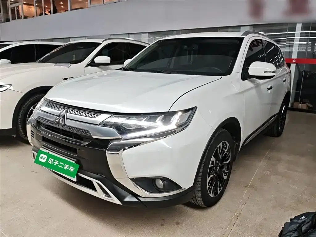 Mitsubishi Outlander — фото 2