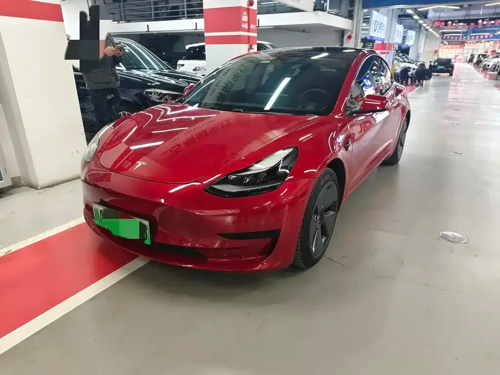 Tesla Model 3 — фото 1
