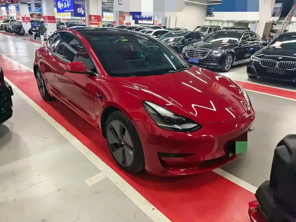 Tesla Model 3 — фото 4