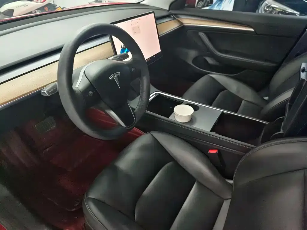 Tesla Model 3 — фото 3