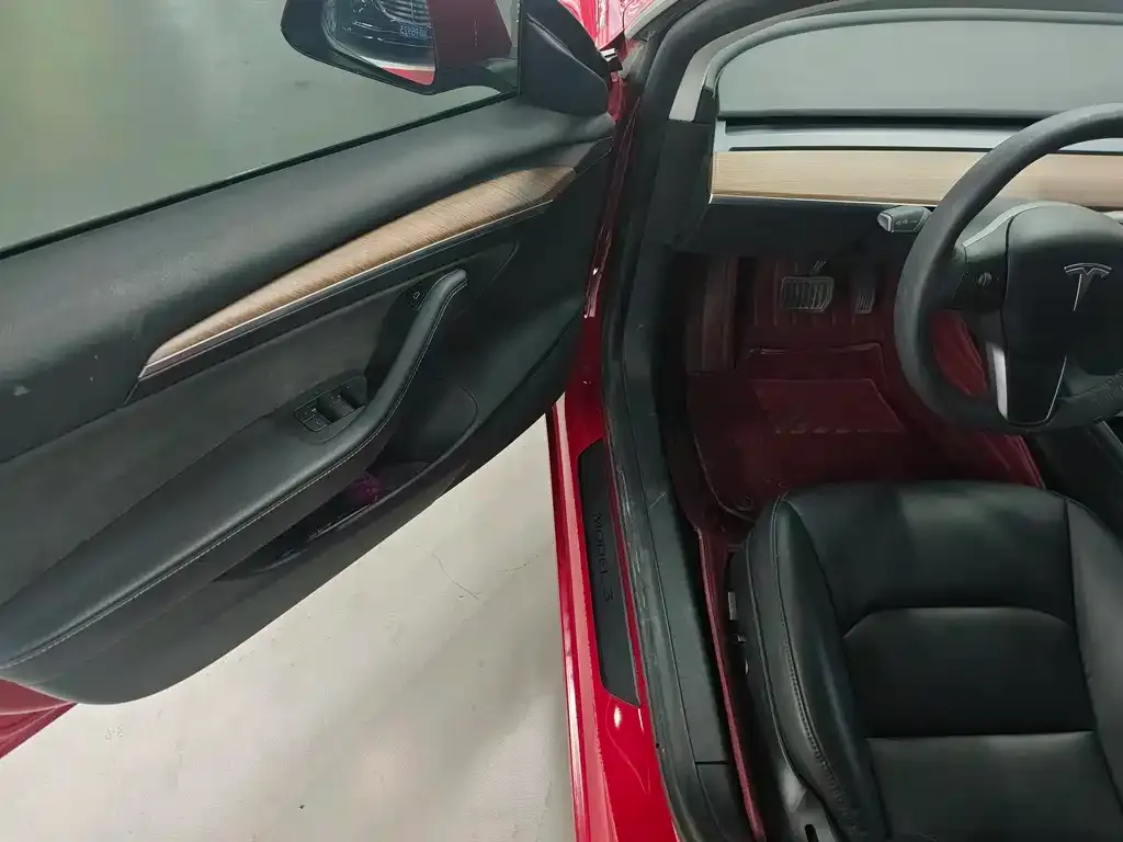 Tesla Model 3 — фото 2