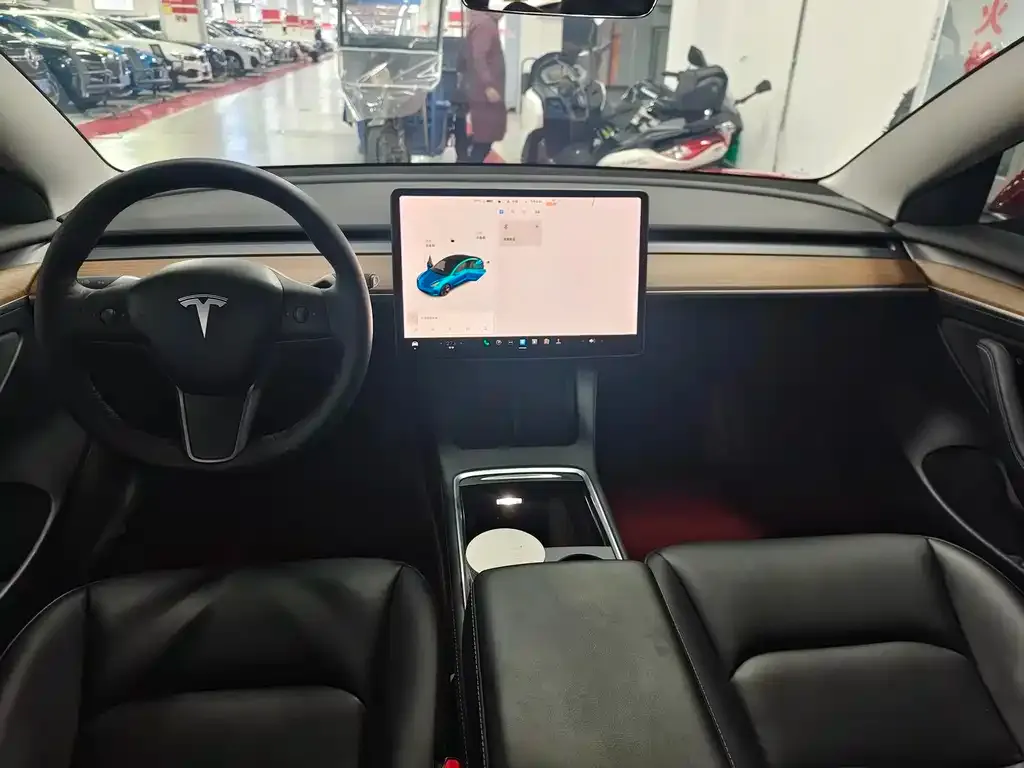 Tesla Model 3 — фото 5