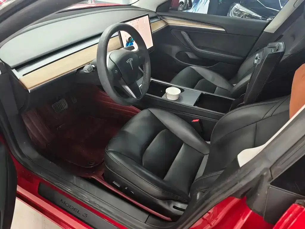 Tesla Model 3 — фото 9