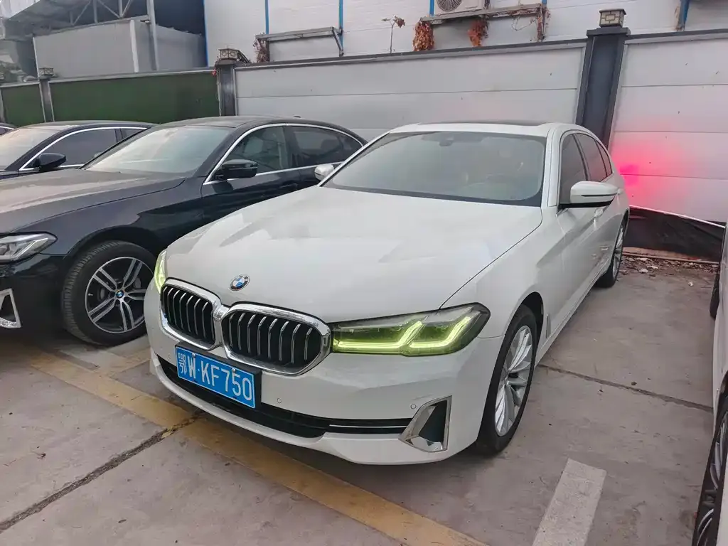 BMW 5 Series — фото 1