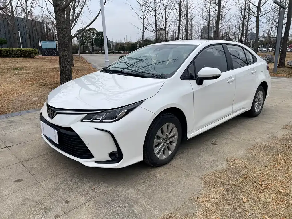 Toyota Corolla — фото 1