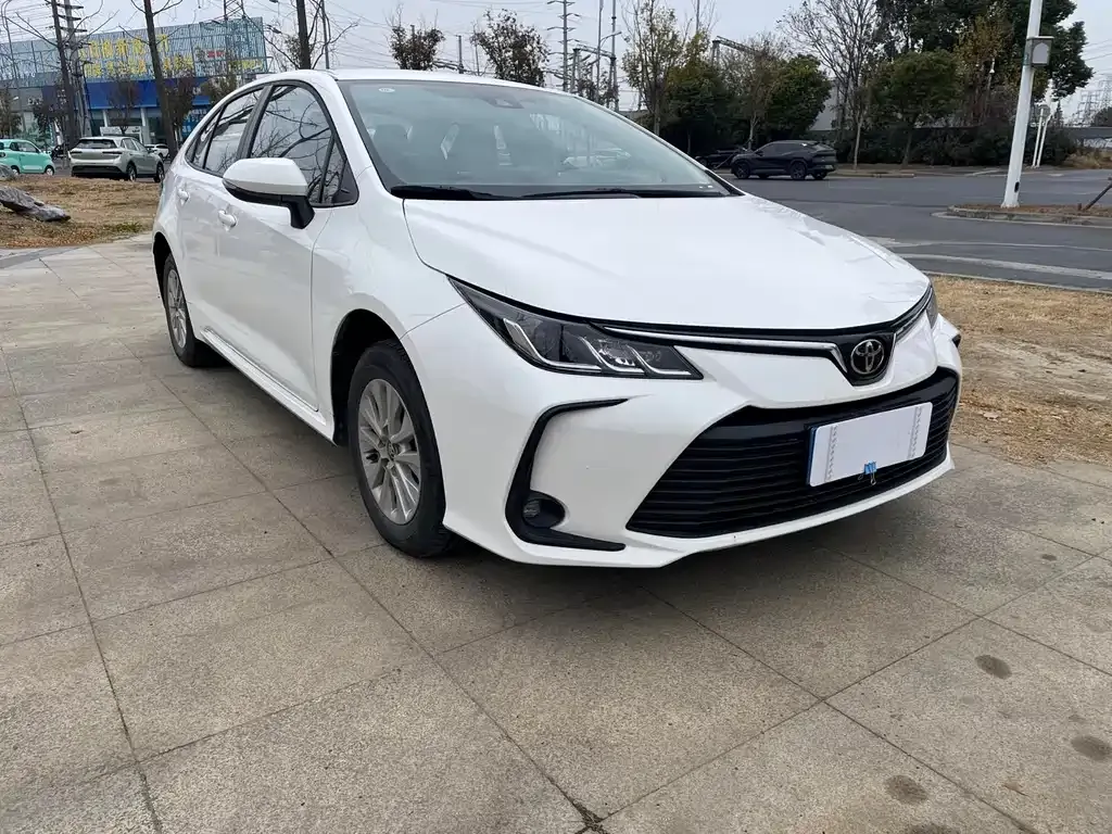 Toyota Corolla — фото 4
