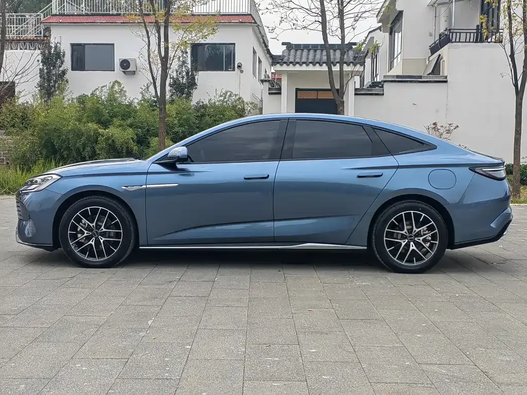 BYD Seal 07 DM-i — фото 10