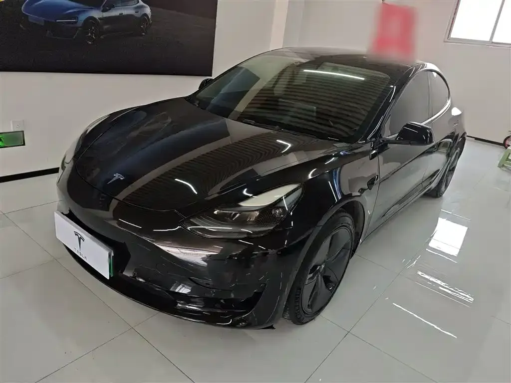 Tesla Model 3 — фото 1