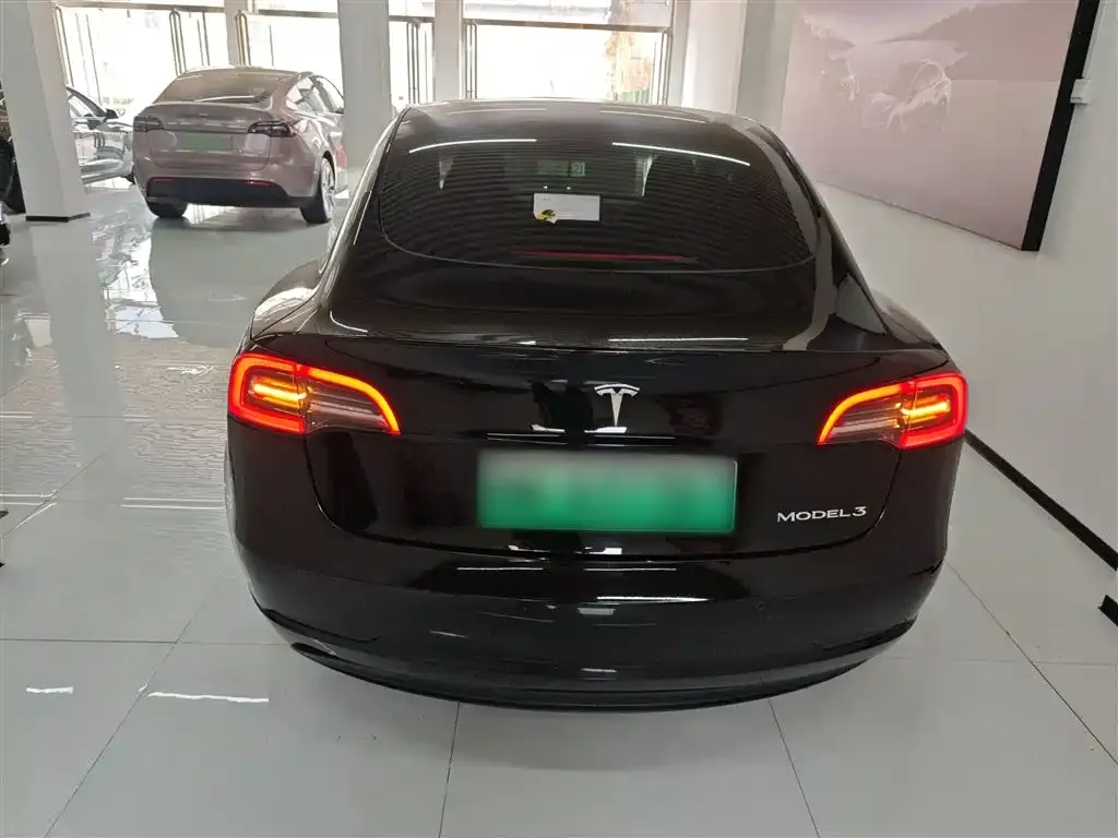 Tesla Model 3 — фото 2