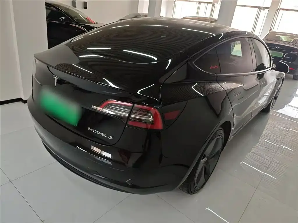 Tesla Model 3 — фото 5